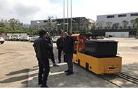 浙江客戶來廠驗(yàn)貨，參觀湘潭鋰電池電機(jī)車運(yùn)行測試