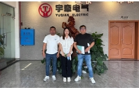 貴州海外客戶來廠采購遠(yuǎn)程遙控型5噸湘潭鋰電池電機(jī)車